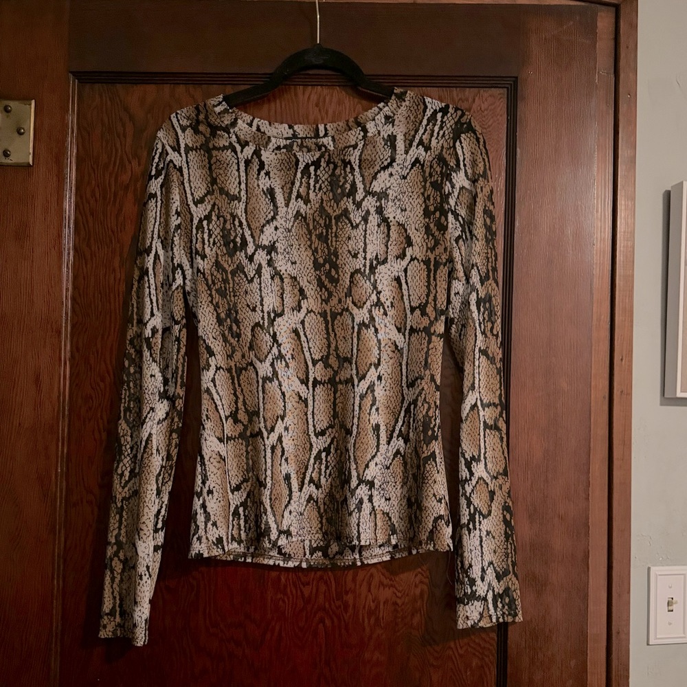 Mesh snake print top!